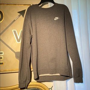 Gray Nike sweat shirt